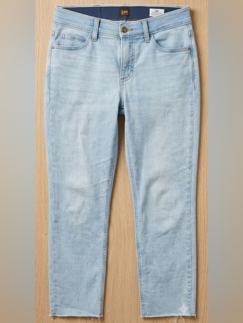 Lee Women's Light Blue  Stretch Jeans Distressed Hem (Sz 6) Comfy Capsule
